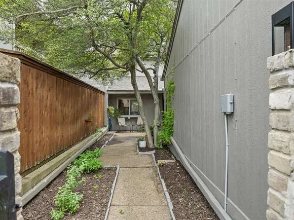 10607 Hillpoint Dr, Dallas, TX 75238