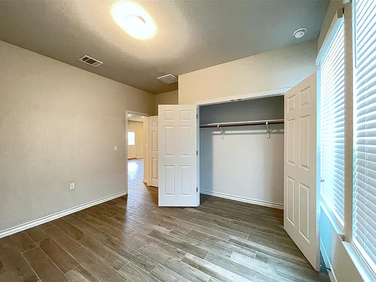 1602 Jacey Way — Photo 12