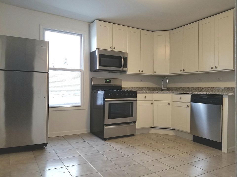 Eat-in Kitchen
