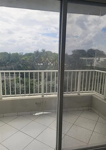 2600 Collins Ave Photo 1