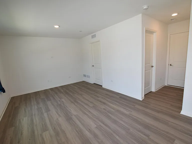2945 Showplace Dr — Photo 4