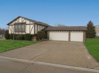 500 Hidden Lake Dr, Saint Peters, MO 63304