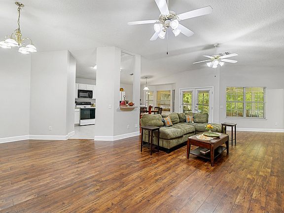 2nd image of 715 Viscaya Blvd