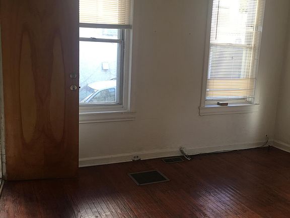 3rd image of 131 Green Ln APT 1