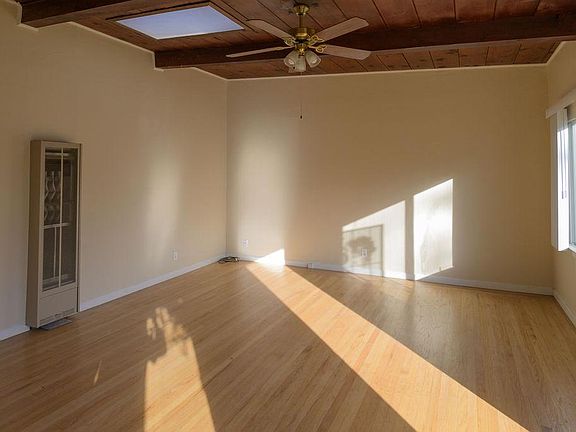 3rd image of 92 Gladys Ave
