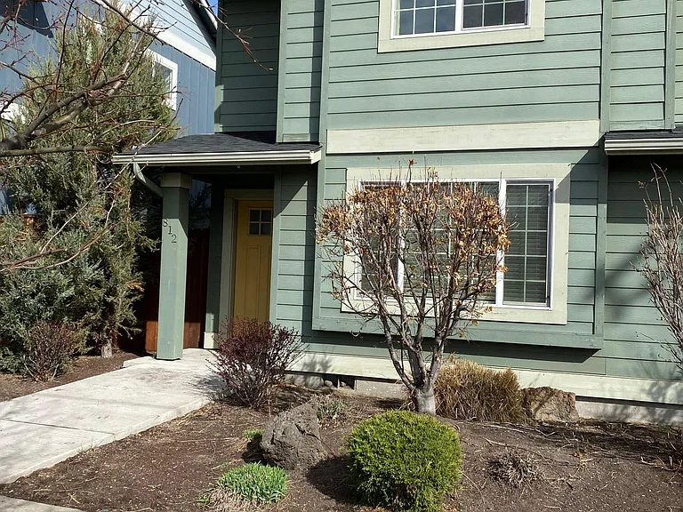 812 NE Ross Rd #2 — Photo 1