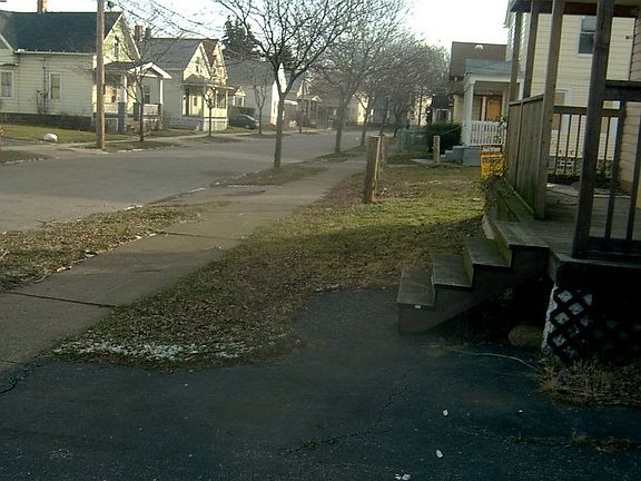 3rd image of 6614 Ovington Ave