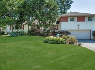 122 Robby Ln, New Hyde Park, NY 11040