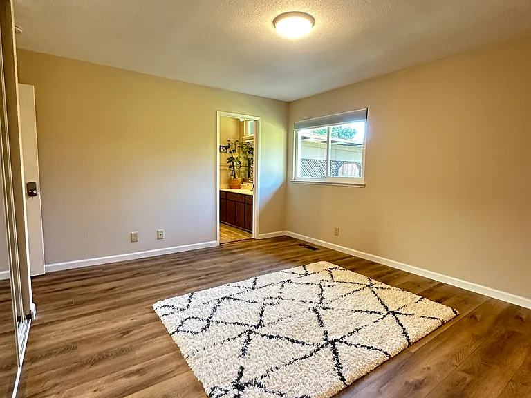 1465 Madrone Way — Photo 21