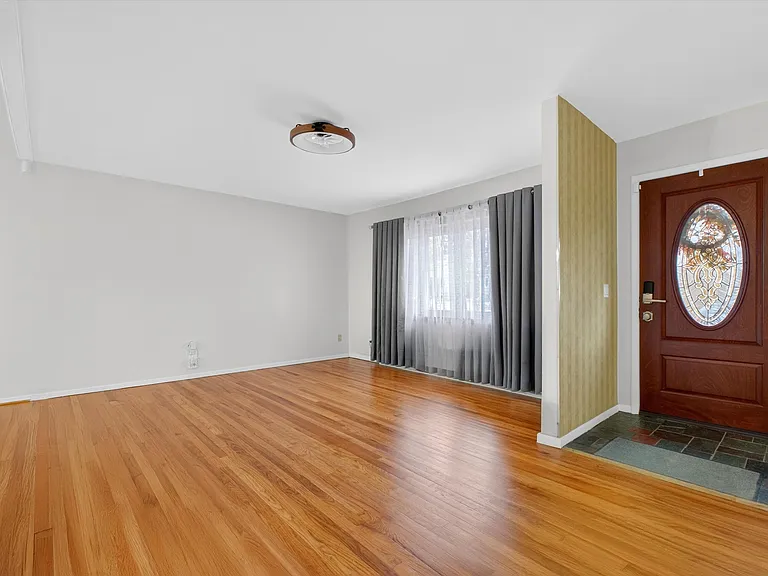 18 Cardinal Dr — Photo 4