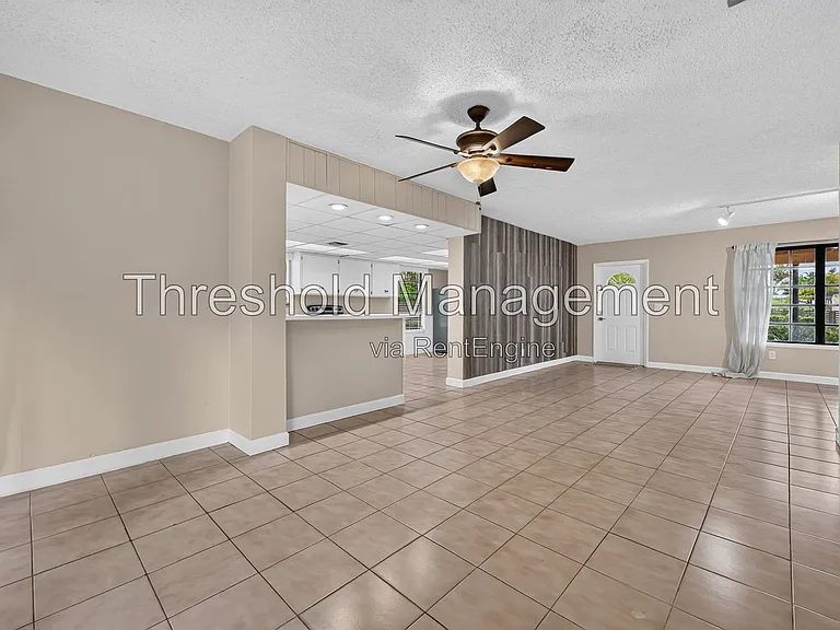 19632 NE 12th Pl — Photo 42