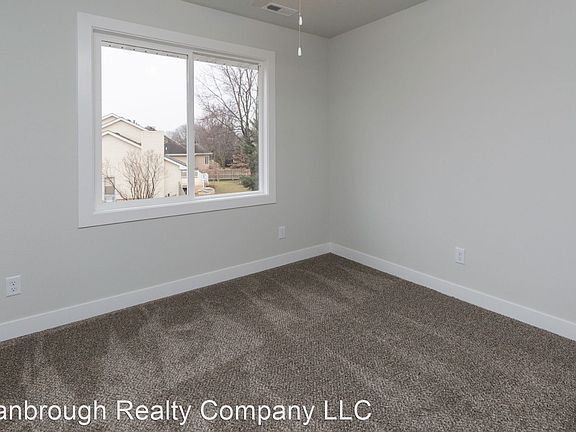 5th image of 1608 Bennetts Way NW