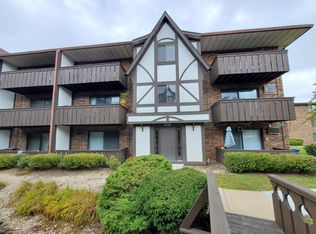 1000 Centurion Ln APT 8, Vernon Hills, IL 60061