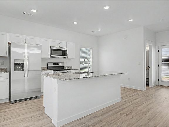 3rd image of 560 Solar St