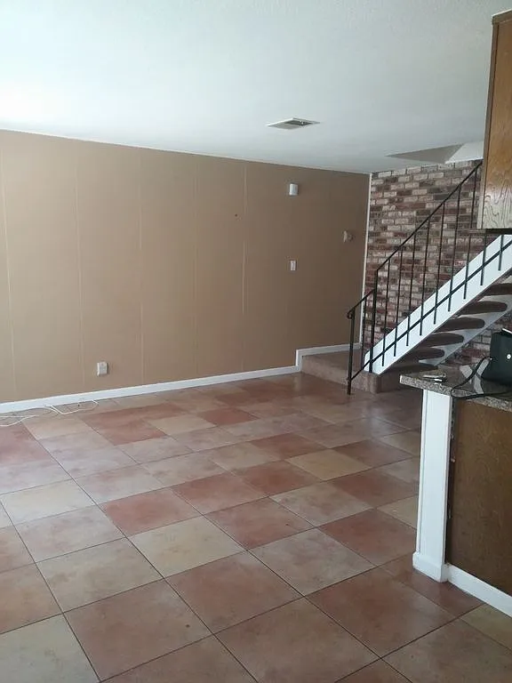 2 bed, 903 sqft, $2,400 — Photo 3