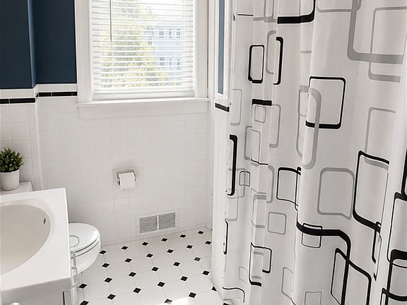 5th image of 131 Rindge Ave #2