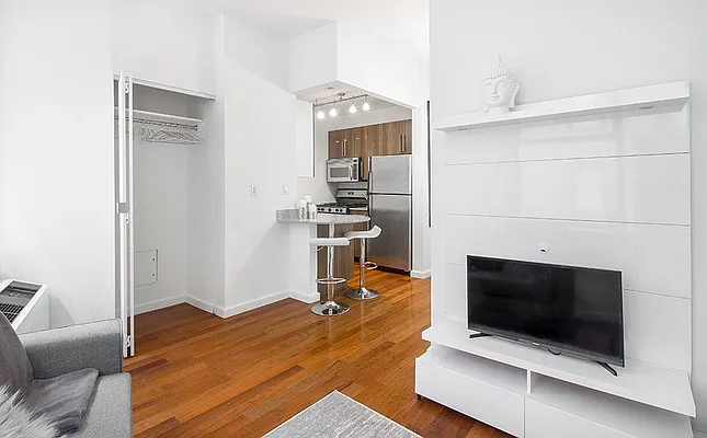 Sold by SR8 REALTY LLC | media 3