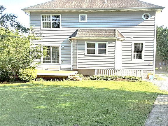 3rd image of 106 Lee Dr