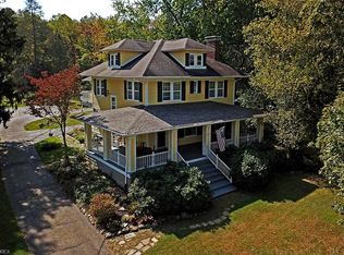 9099 Bainbridge Rd, Chagrin Falls, OH 44023