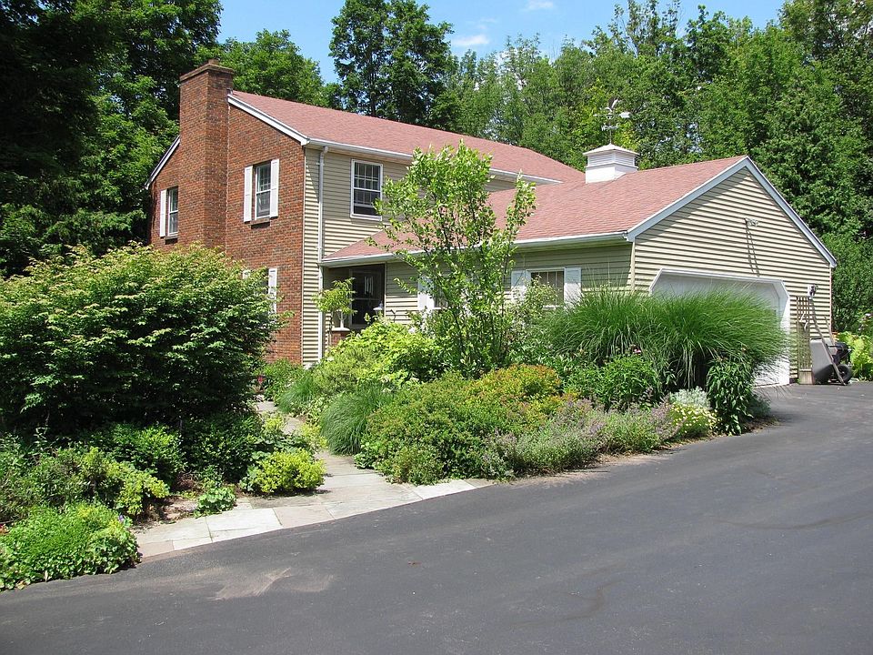 1st image of 6 Bovington Ln
