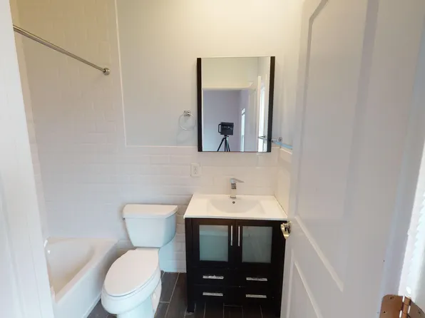 255 Griffith Street image 13 of 21