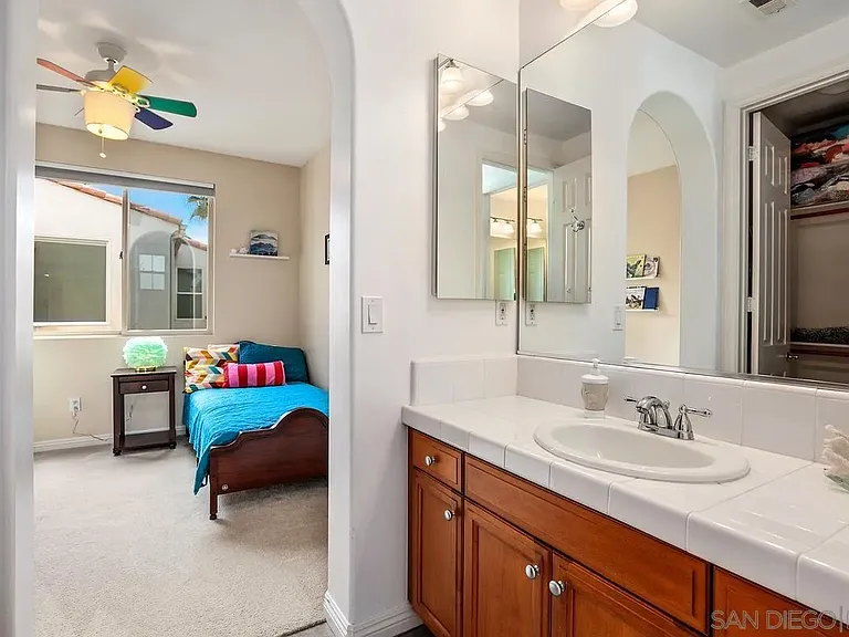 2759 E Bainbridge Rd — Photo 42