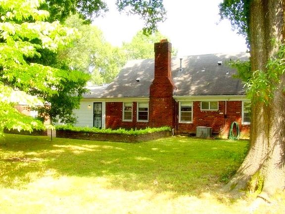 3rd image of 3021 Egan Dr