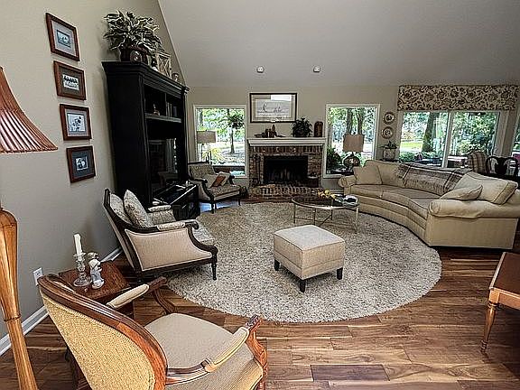 5th image of 10 Oketee Ct