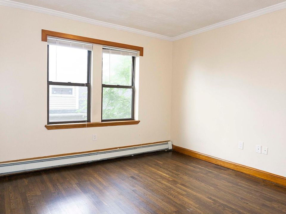2nd image of 439 Walnut Ave #6
