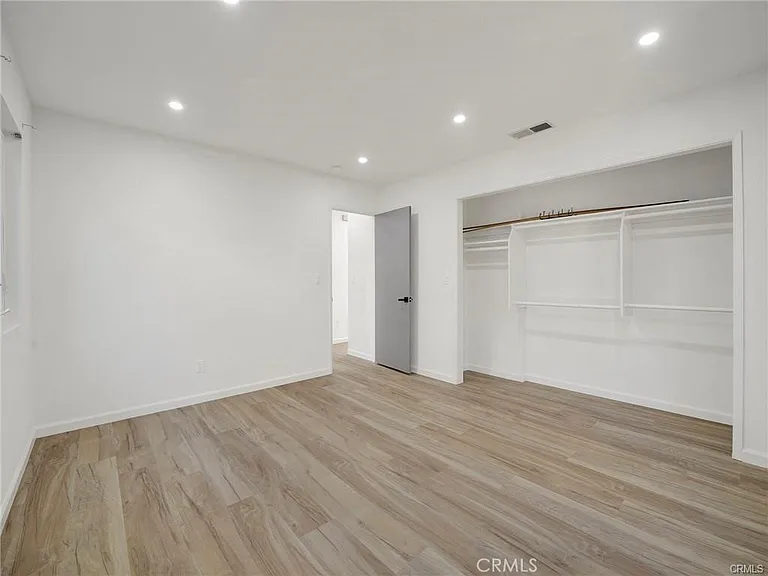 727 Robinson St — Photo 5