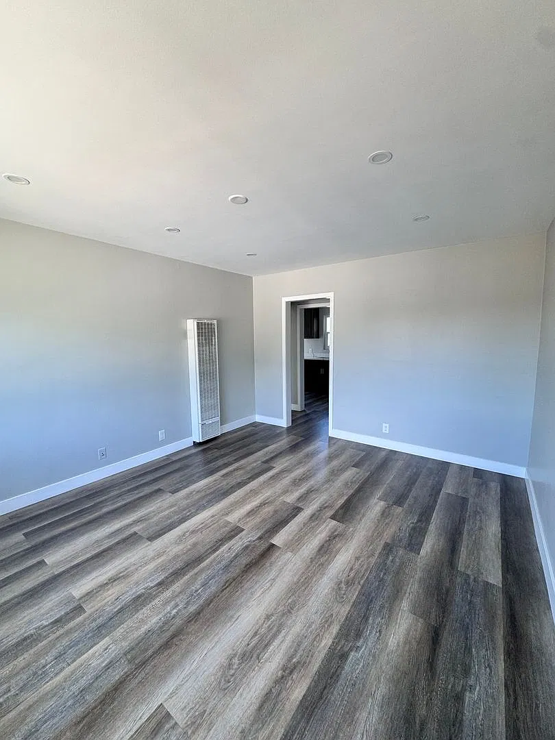 3048 Iowa ave — Photo 1