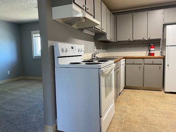 3rd image of 161 McClure Ave #2