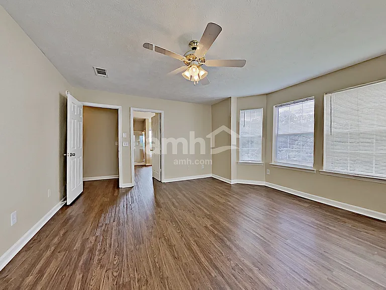 221 Scarlet Ridge Ct — Photo 9
