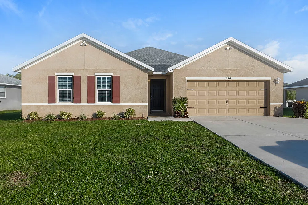 4 bed, 2.0 bath, 2319 sqft, $2,175 — Photo 1
