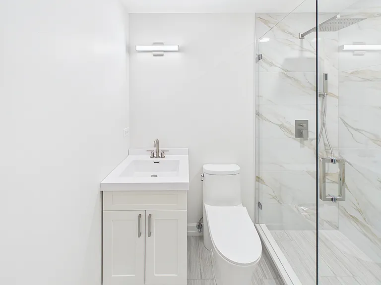 2421 W Lexington St #G — Photo 34