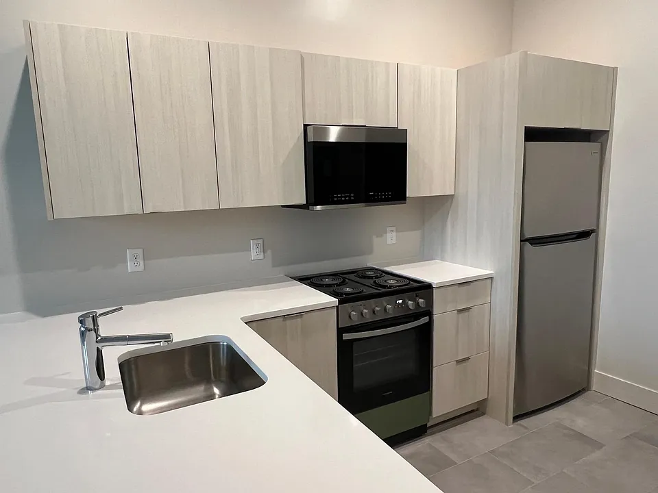 118 W 2nd St #3B