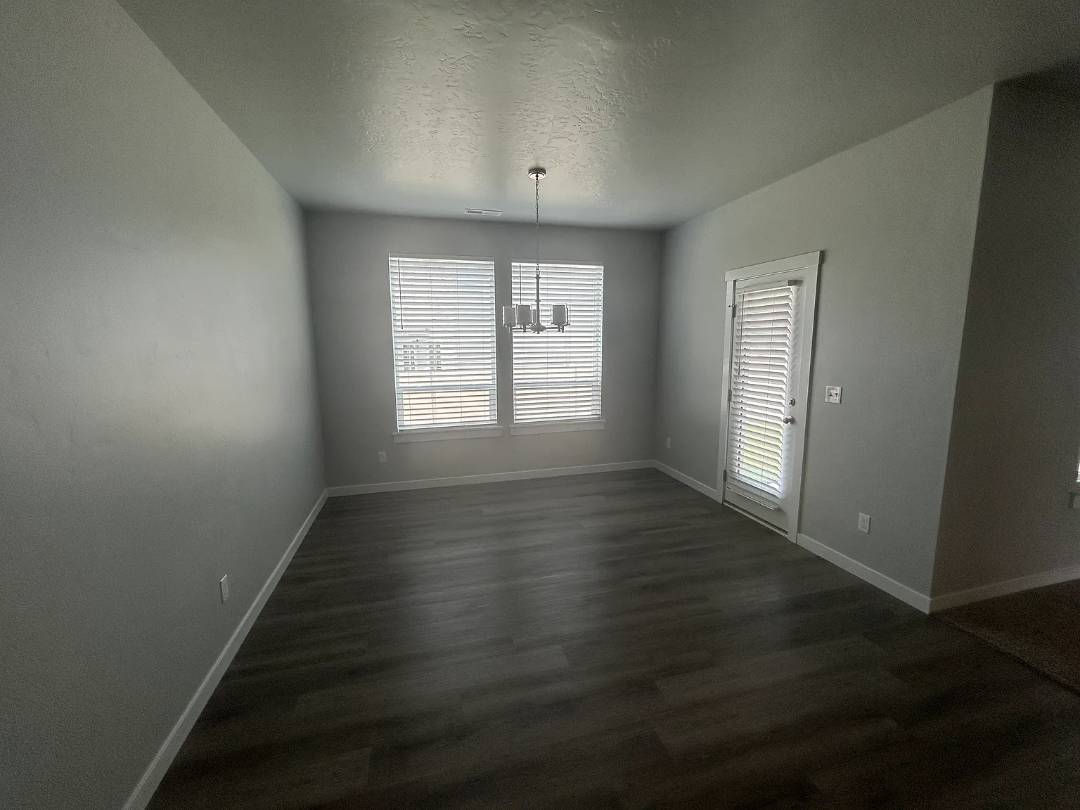4 bed, 2539 sqft, $3,195 — Photo 2