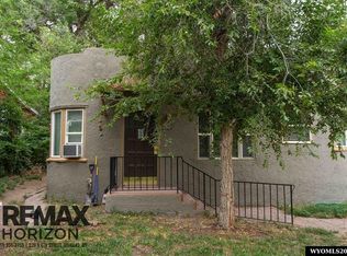 327 S 6th St, Douglas, WY 82633