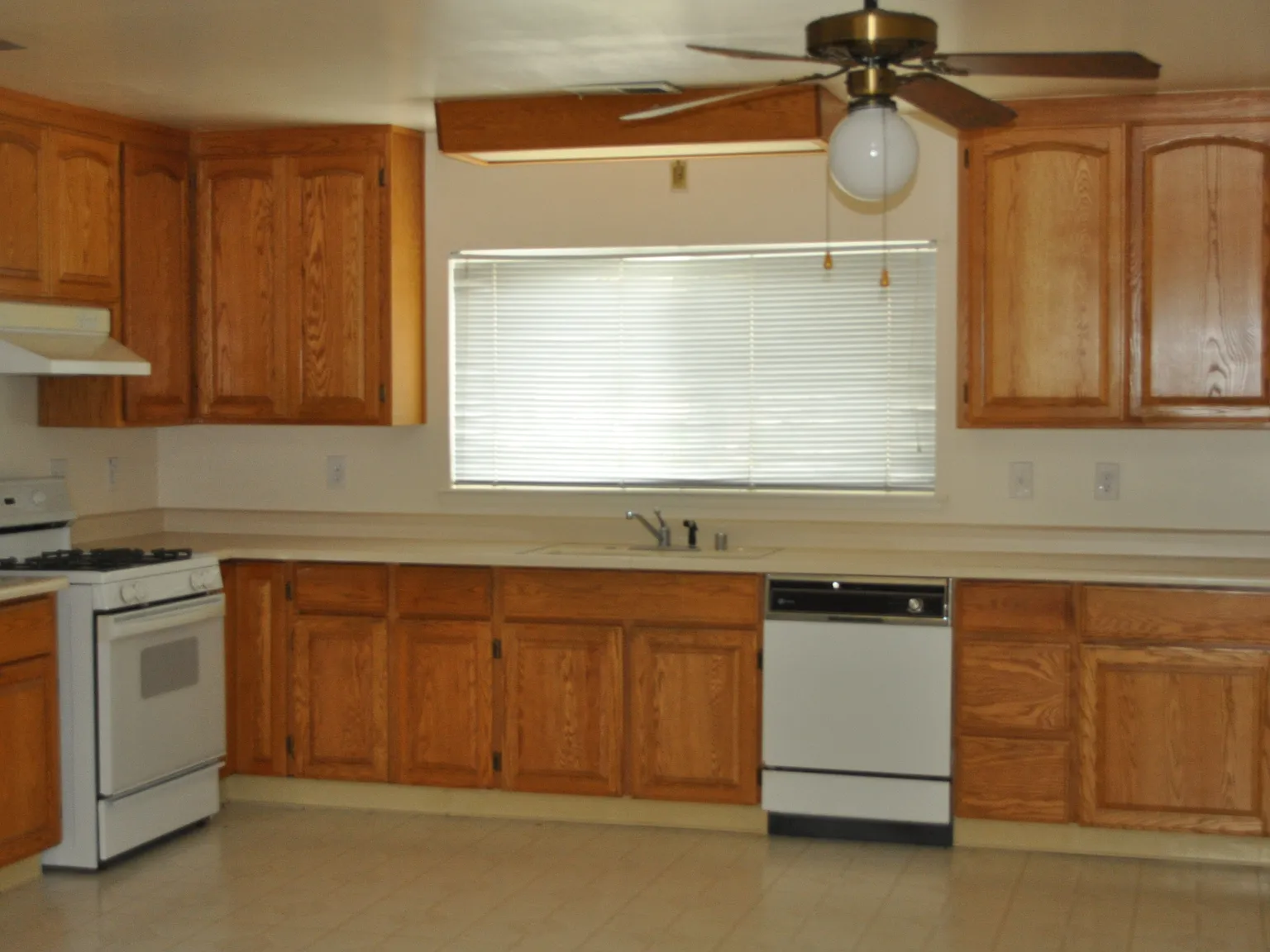3 bed, 1240 sqft, $3,950 — Photo 3