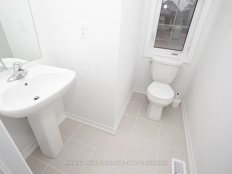 5 Hennessey Cres — Photo 21