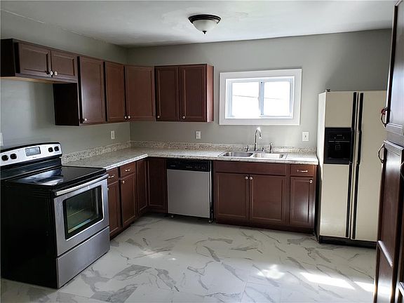 2nd image of 3504 Spruce Ave