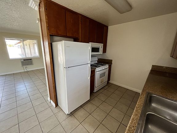3rd image of 73591 Sunnyslope Dr #B