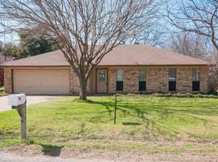 424 Roberts St, Cedar Hill, TX 75104