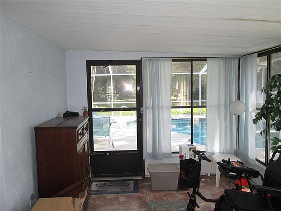 5th image of 155 Village Ln