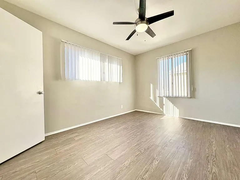 5309-5315 Whitsett Ave — Photo 19