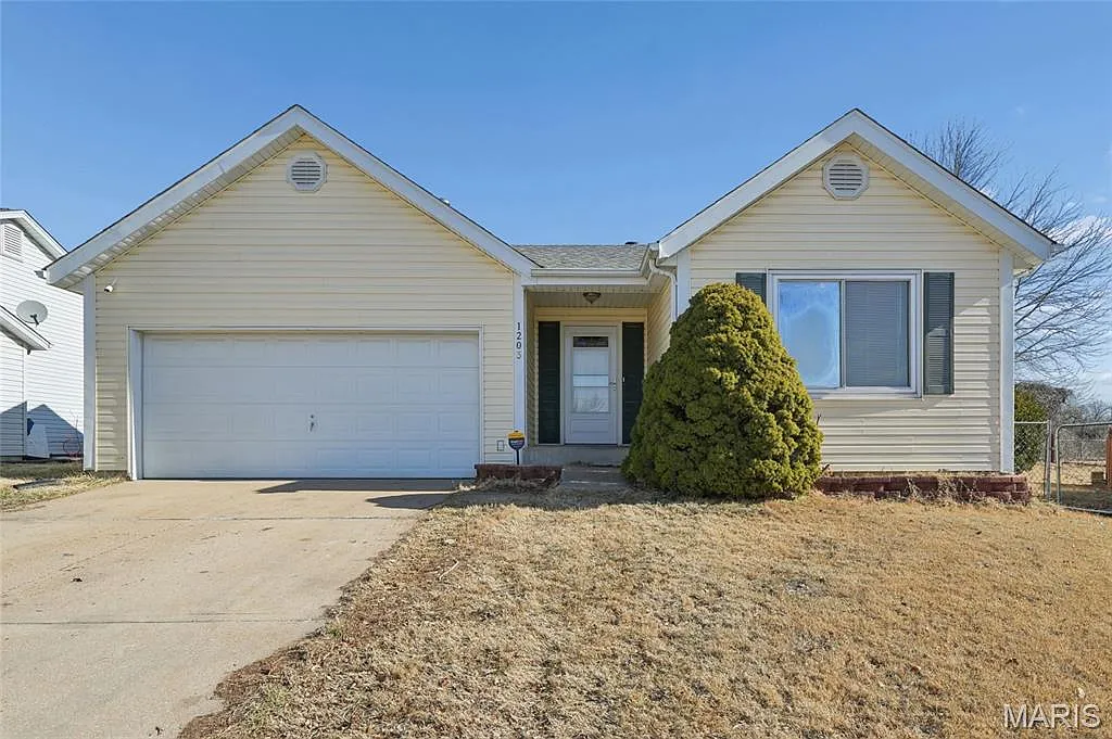 1203 Advance Dr photo 1