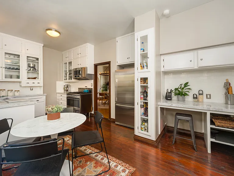 eat in kitchen