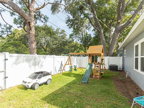 4th image of 3920 W Kensington Ave