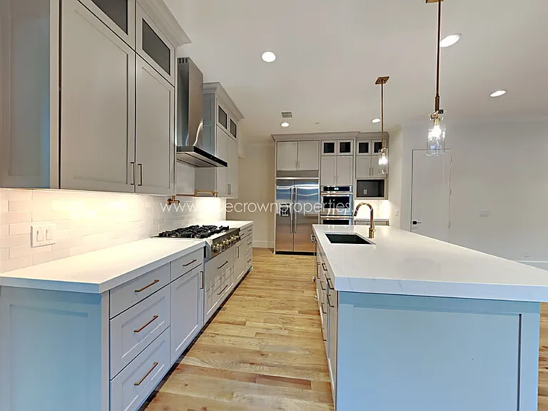 4305 Emerson Ave — Photo 2