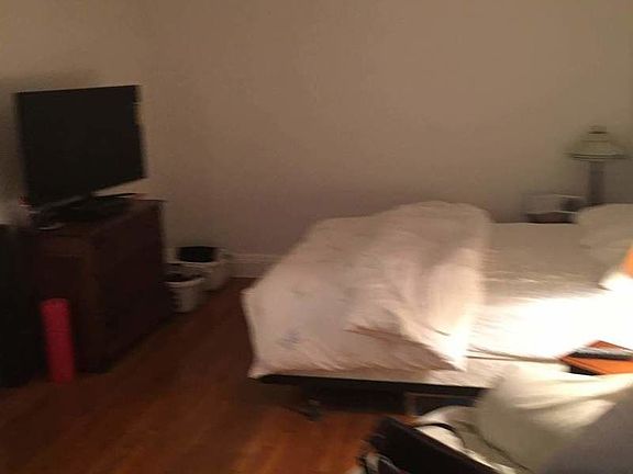 4th image of 210 E 75th St #33